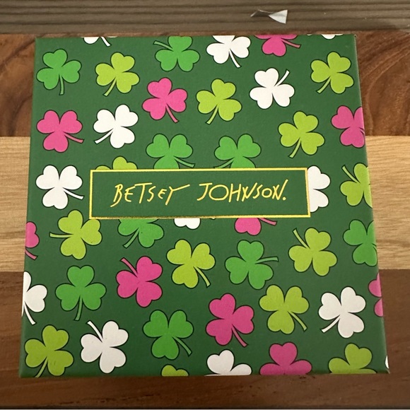 Betsey Johnson Luck Of The Irish Green & Gold Four Leaf Clover Stud Earrings - Picture 3 of 3